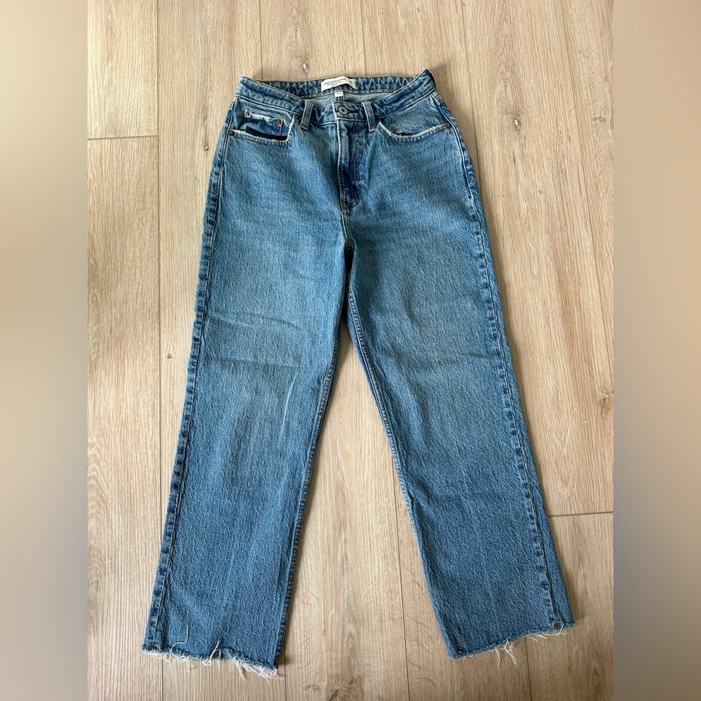 Abercrombie Curve Love Vintage Straight Jeans 26 Short | Medium Wash